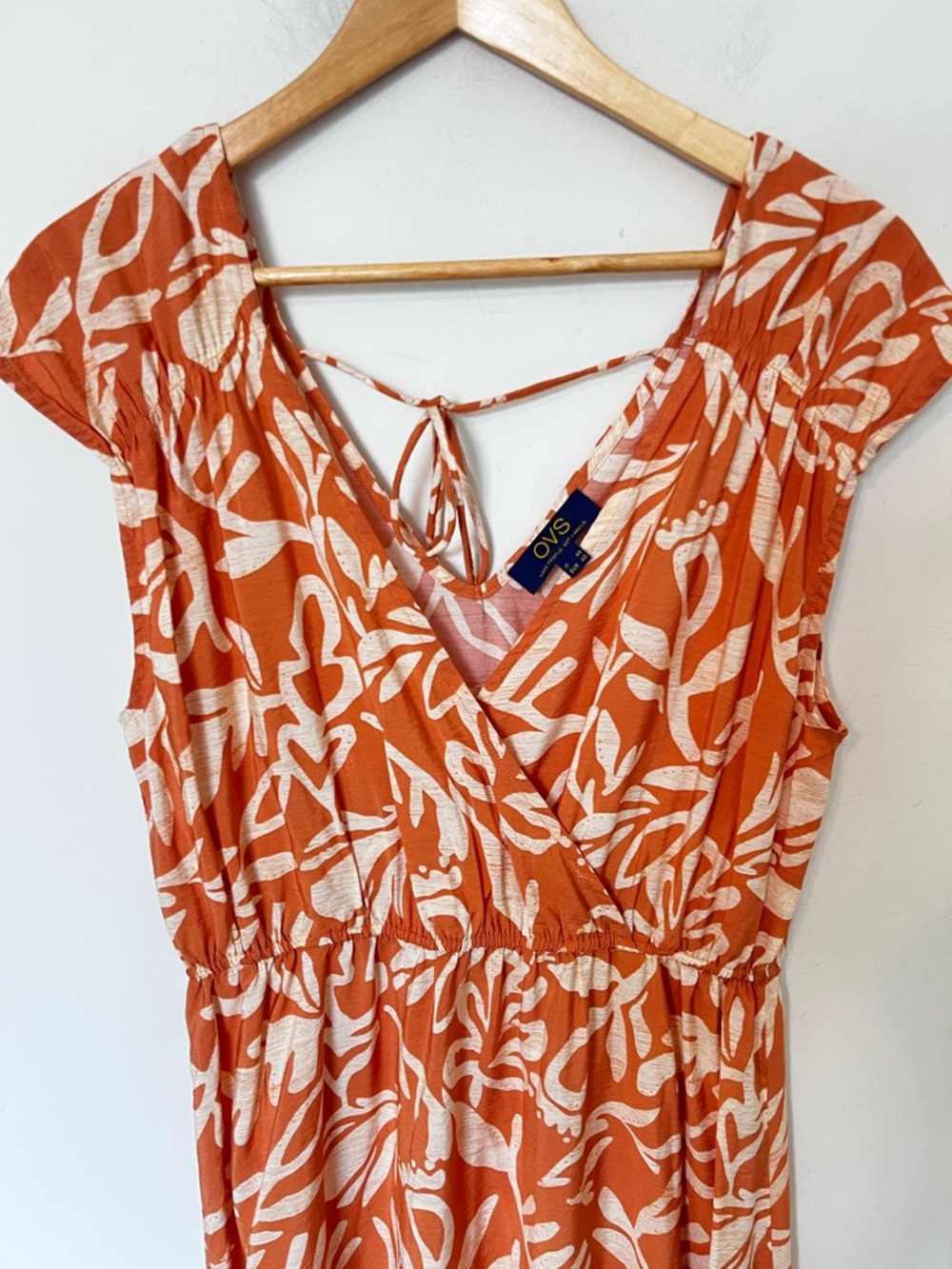 Women's V-Neck Orange Leaf Print Midi Dress - Picture 4 of 9